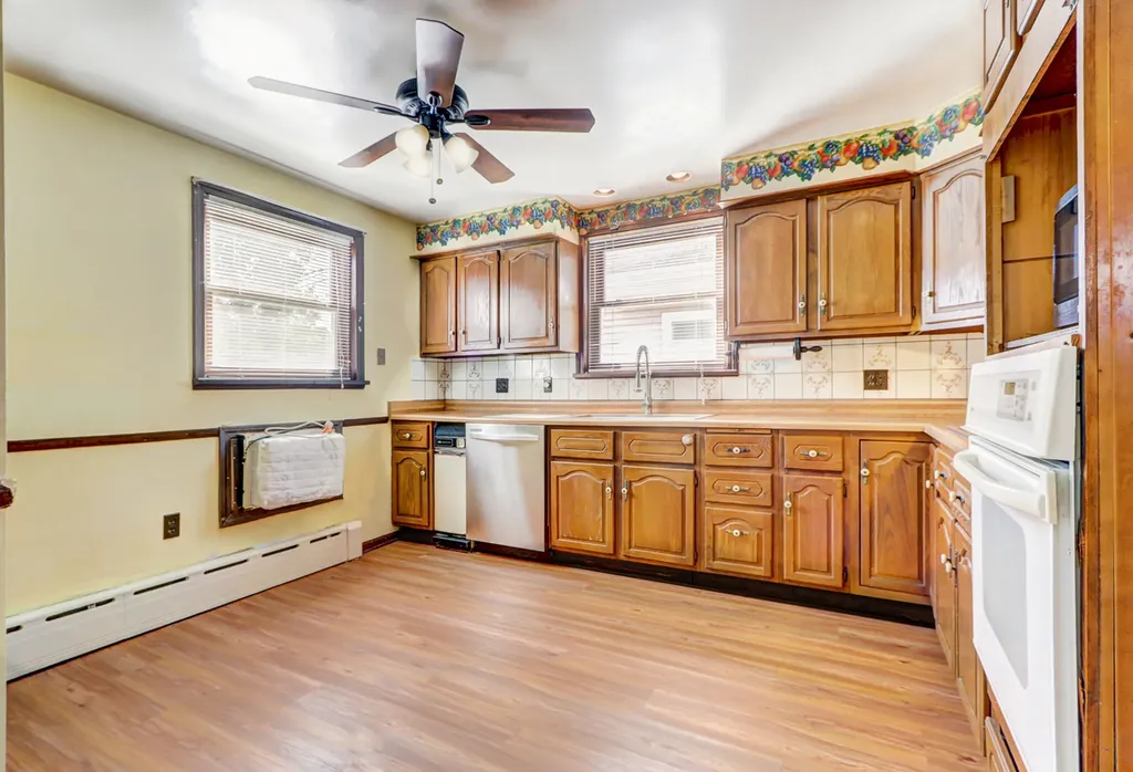 13147 South Brandon Avenue Chicago IL 60633