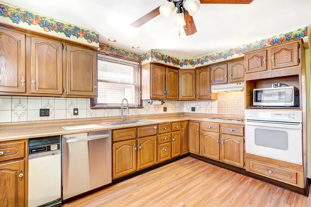 13147 South Brandon Avenue Chicago IL 60633