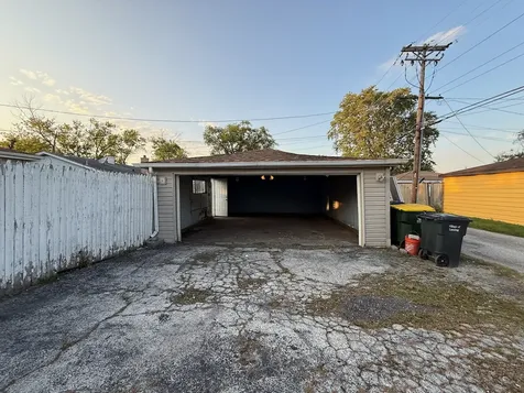 17153 Walter Street Lansing IL 60438