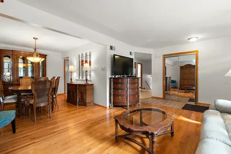 9259 Ridgeland Avenue Oak Lawn IL 60453