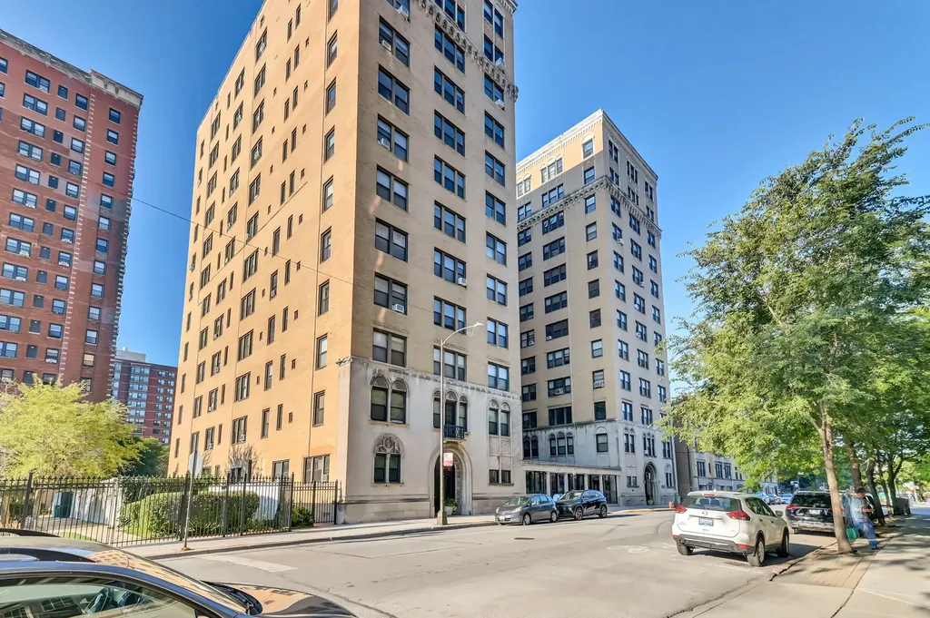 1755 East 55th Street Chicago IL 60615
