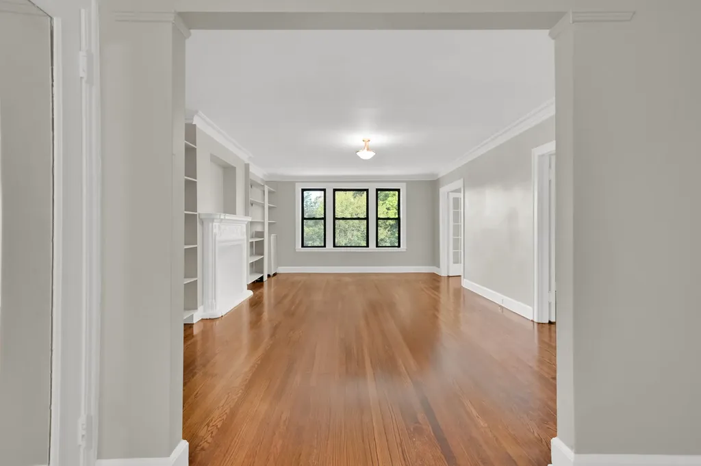 1755 East 55th Street Chicago IL 60615