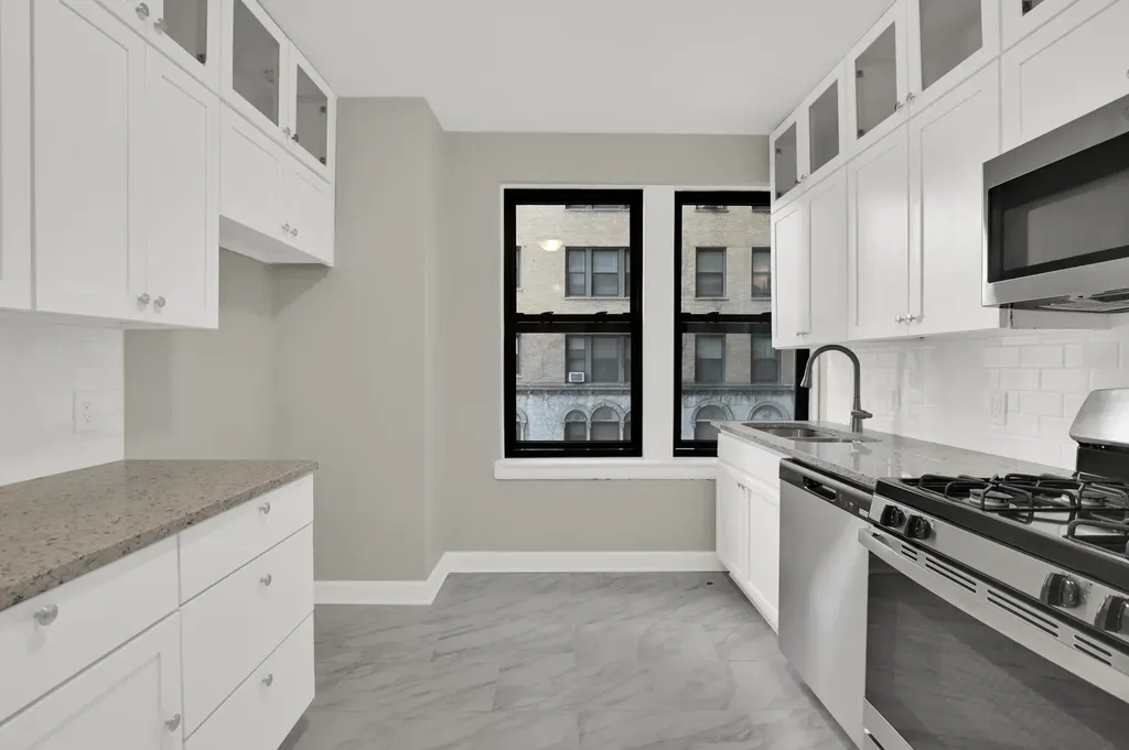 1755 East 55th Street Chicago IL 60615