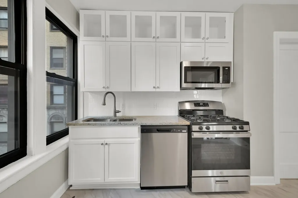 1755 East 55th Street Chicago IL 60615