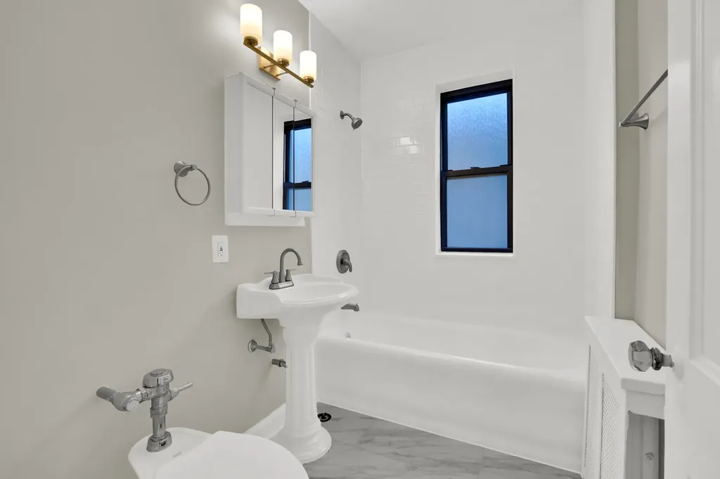 1755 East 55th Street Chicago IL 60615