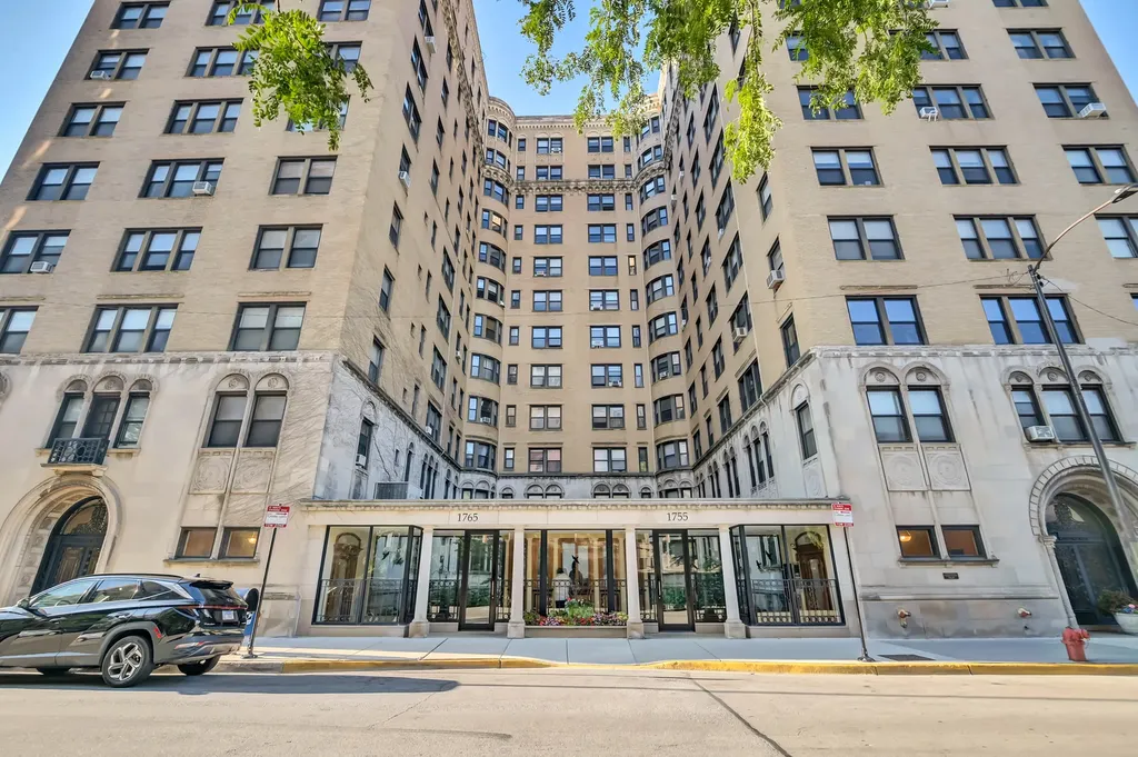 1755 East 55th Street Chicago IL 60615