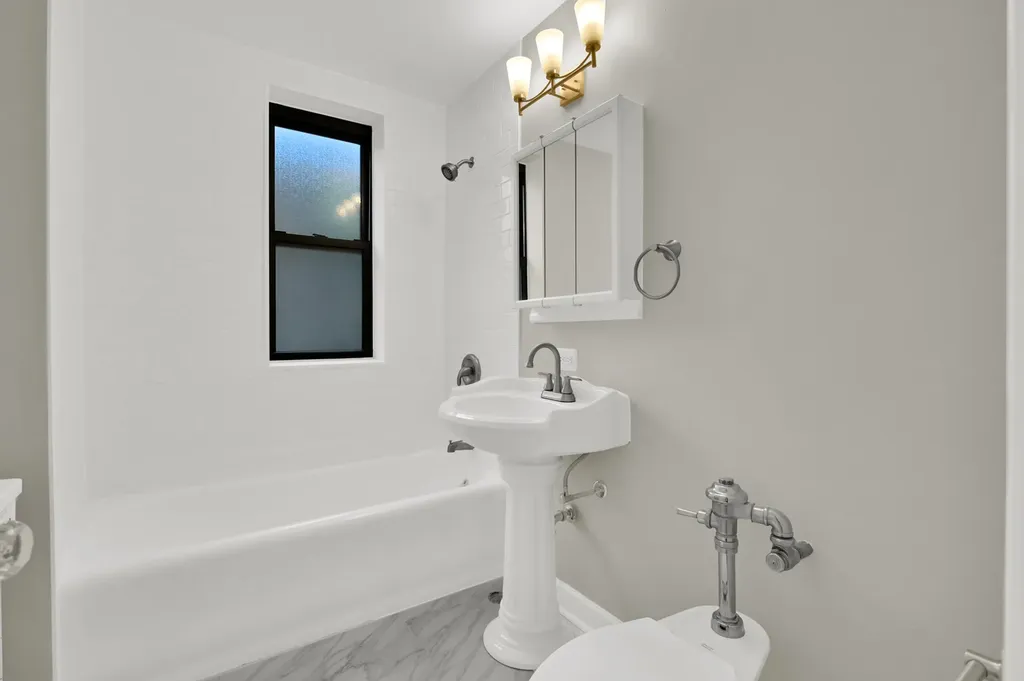 1755 East 55th Street Chicago IL 60615