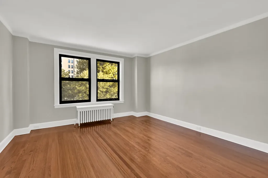 1755 East 55th Street Chicago IL 60615