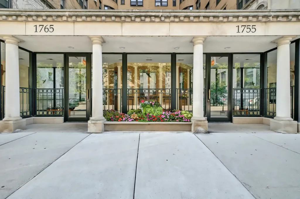 1755 East 55th Street Chicago IL 60615