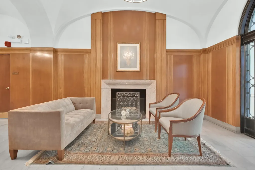 1755 East 55th Street Chicago IL 60615