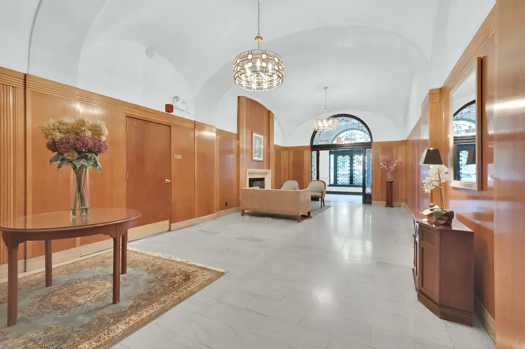 1755 East 55th Street Chicago IL 60615