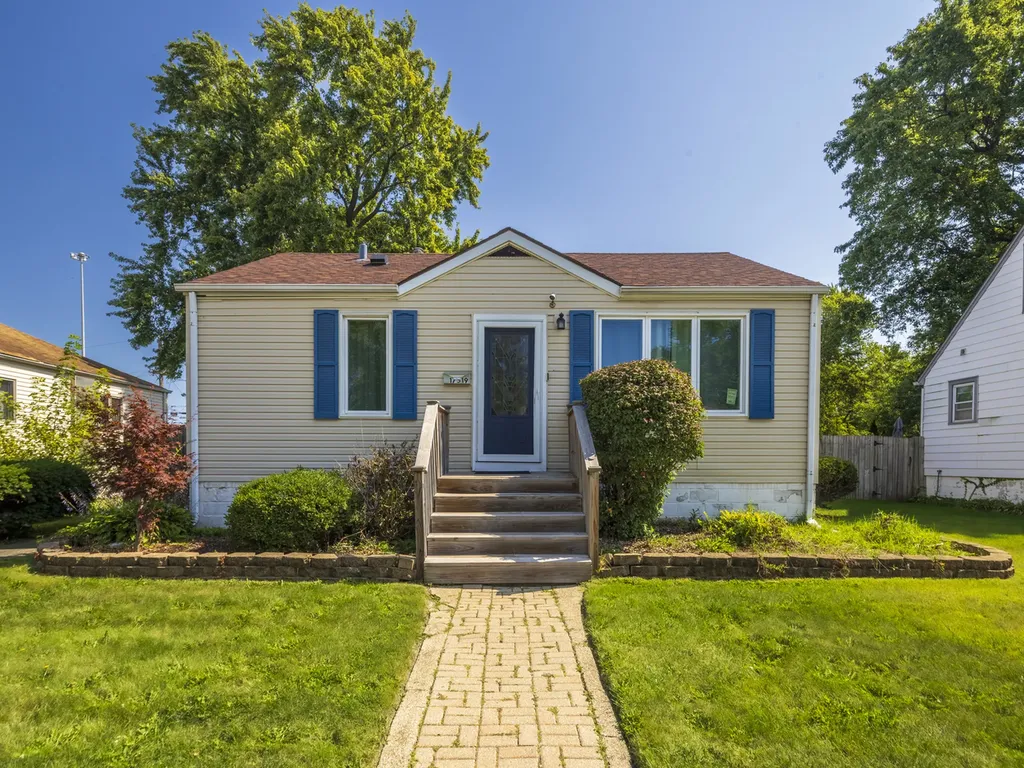 17519 Community Street Lansing IL 60438