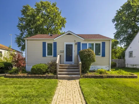 17519 Community Street Lansing IL 60438