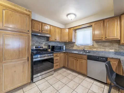 17519 Community Street Lansing IL 60438
