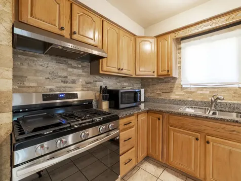 17519 Community Street Lansing IL 60438