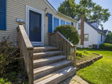 17519 Community Street Lansing IL 60438