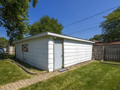 17519 Community Street Lansing IL 60438