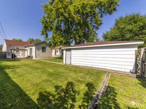 17519 Community Street Lansing IL 60438