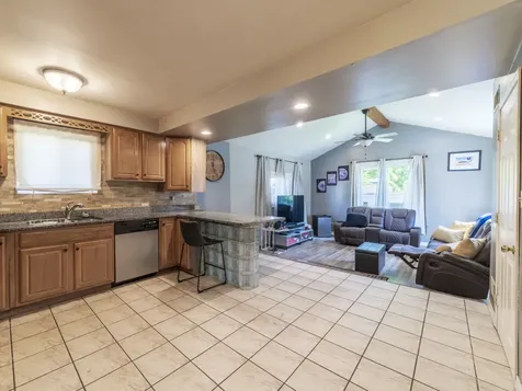 17519 Community Street Lansing IL 60438
