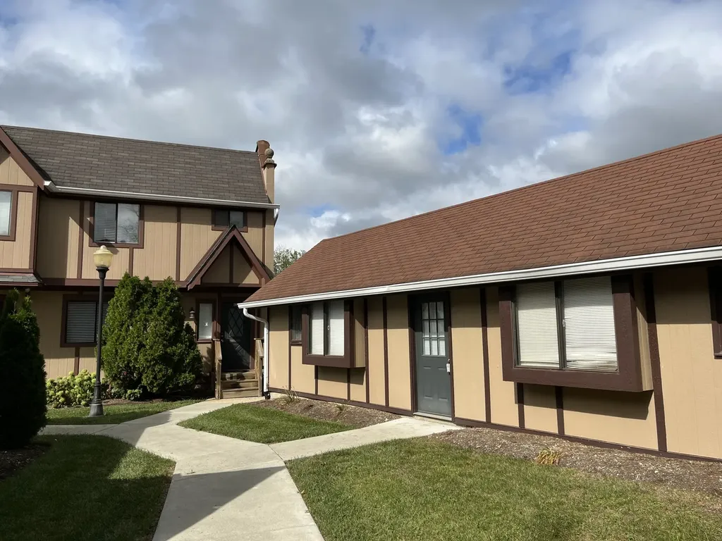 825 Village Quarter Road West Dundee IL 60118