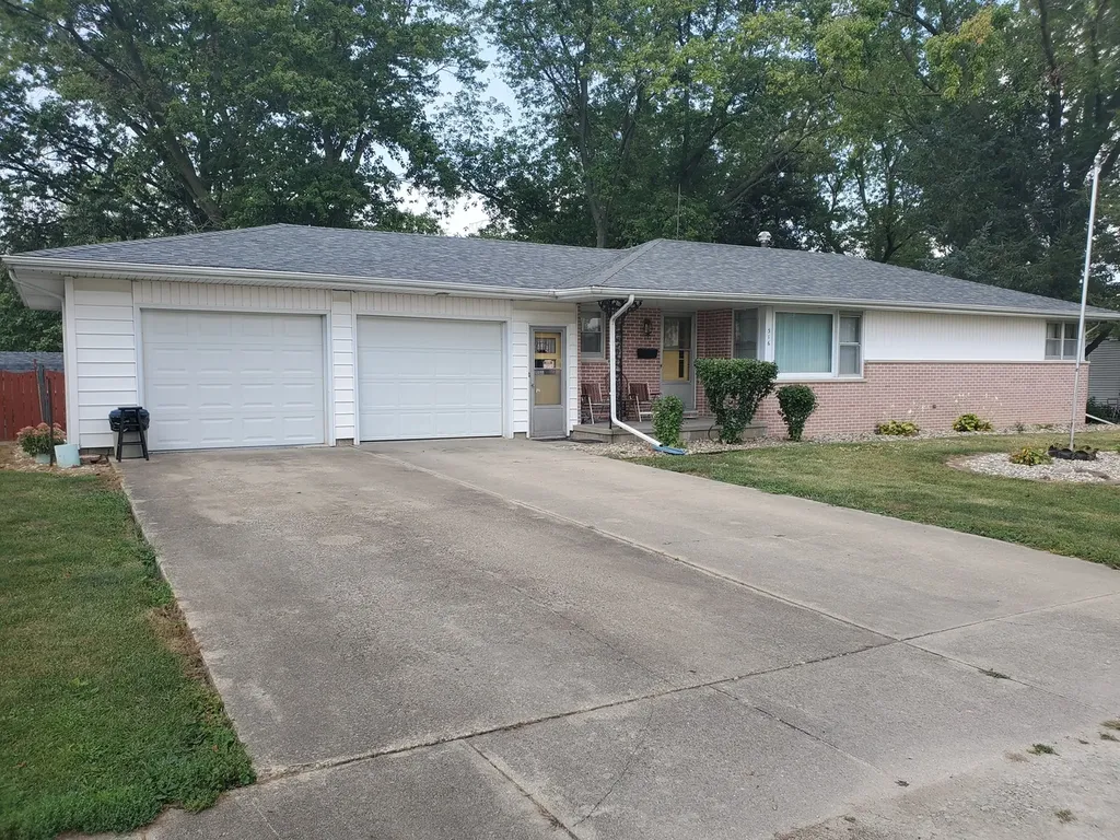 316 North Commerce Street Gilman IL 60938