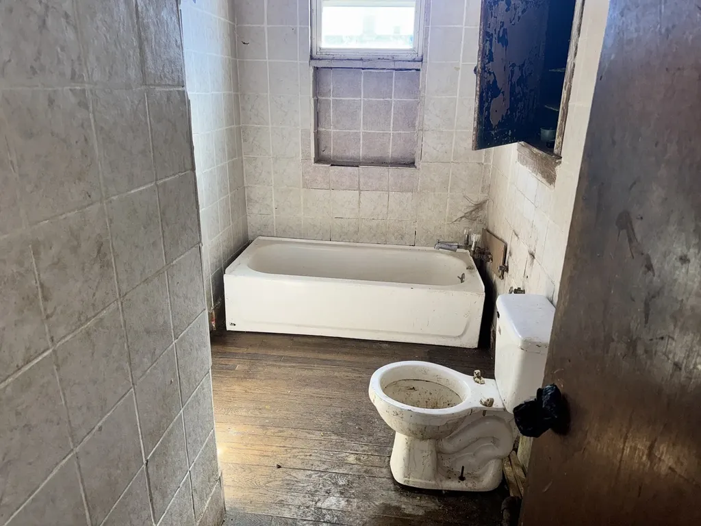 10540 South Lafayette Avenue Chicago IL 60628