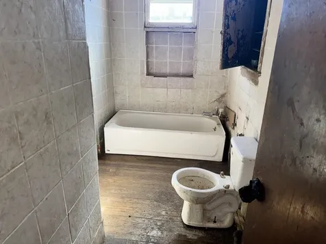 10540 South Lafayette Avenue Chicago IL 60628