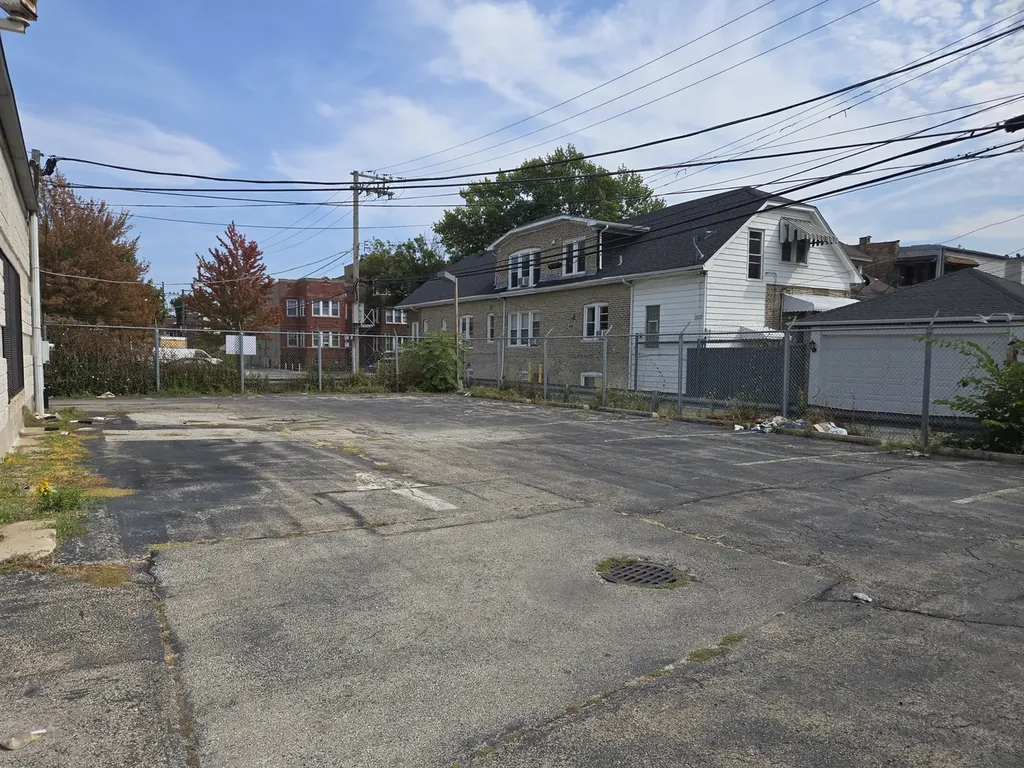 3711 West Lawrence Avenue Chicago IL 60625