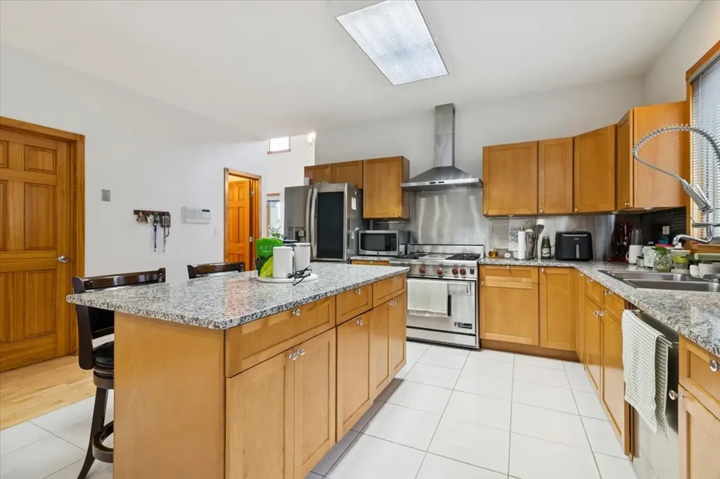 238 Hillcrest Avenue Addison IL 60101