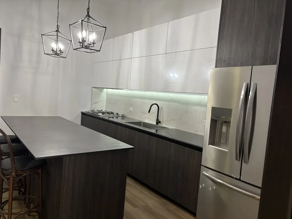 833 North California Avenue Chicago IL 60622