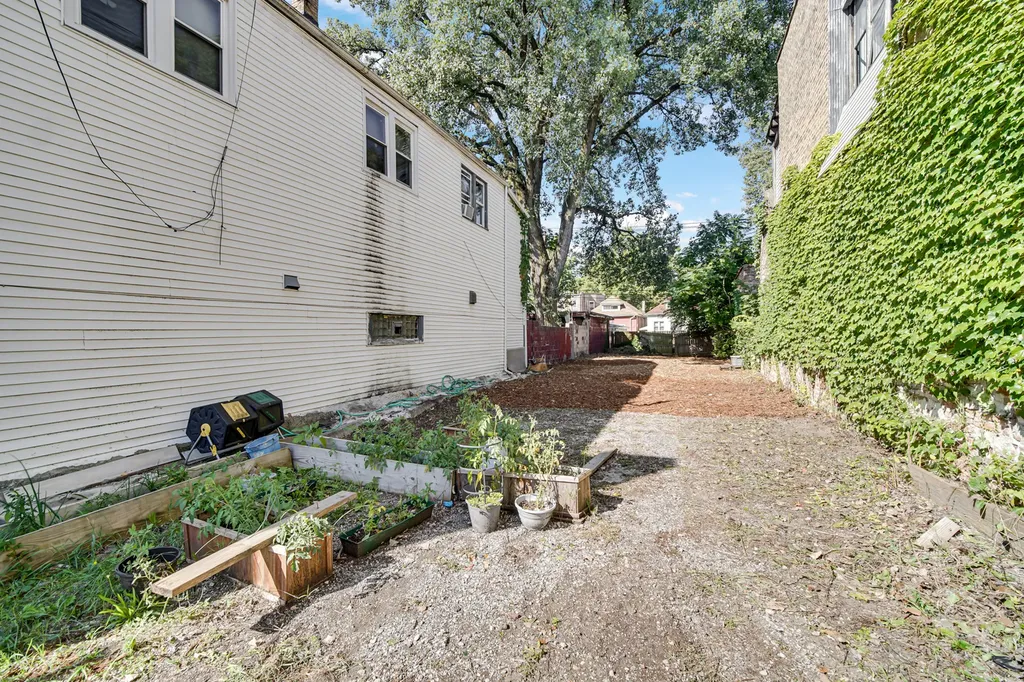 7334 South Halsted Street Chicago IL 60621