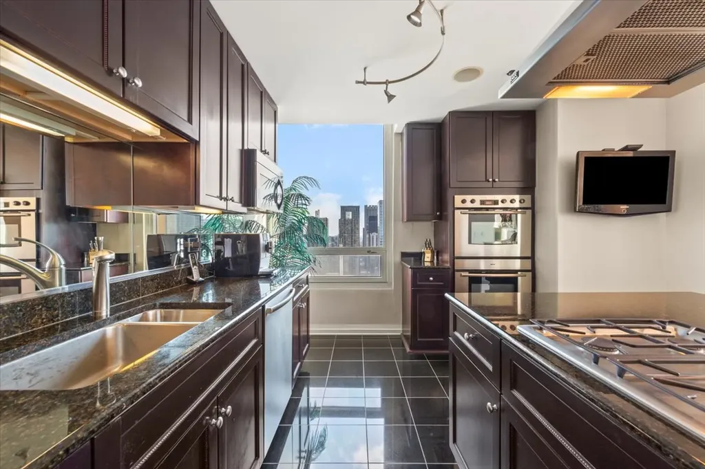33 West Ontario Street Chicago IL 60654