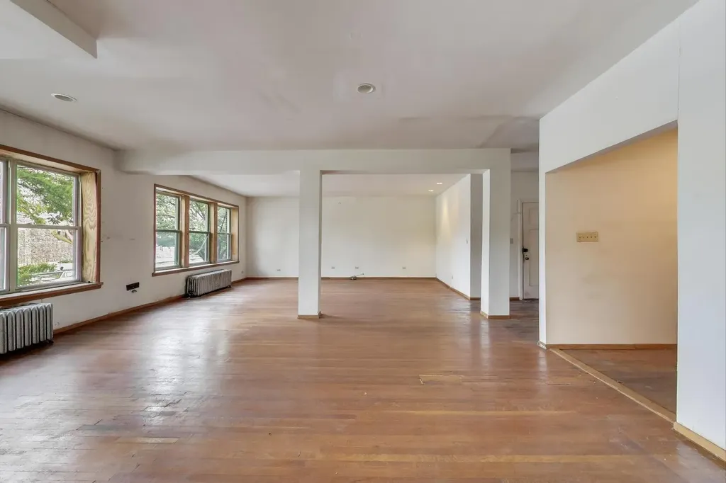 1059 East Hyde Park Boulevard Chicago IL 60615