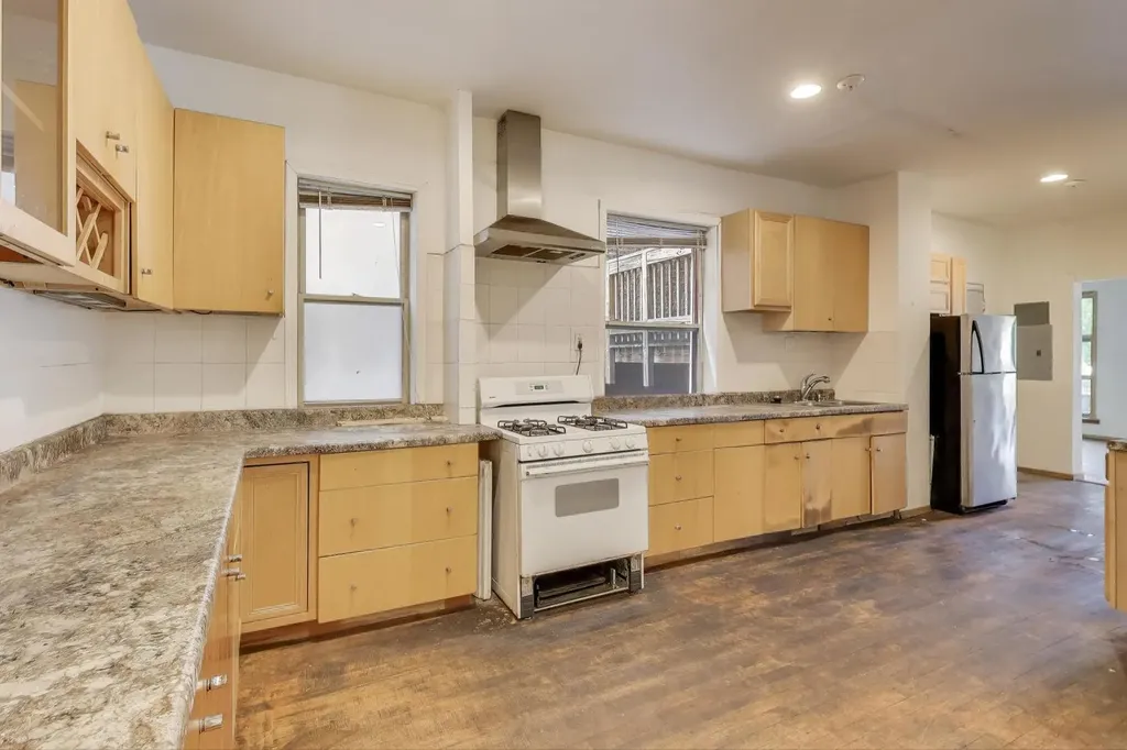 1059 East Hyde Park Boulevard Chicago IL 60615