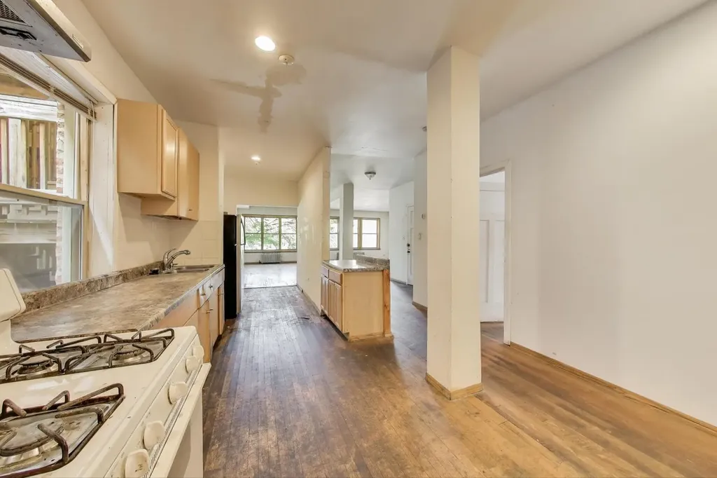 1059 East Hyde Park Boulevard Chicago IL 60615