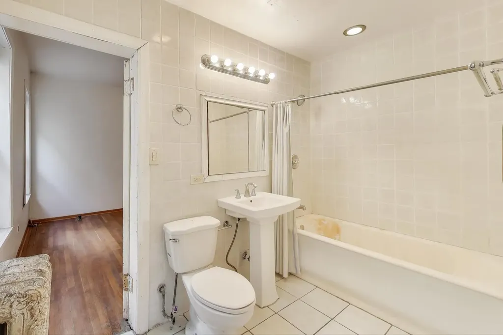 1059 East Hyde Park Boulevard Chicago IL 60615