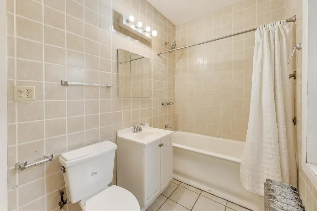 1059 East Hyde Park Boulevard Chicago IL 60615