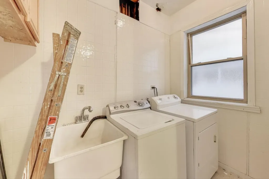 1059 East Hyde Park Boulevard Chicago IL 60615