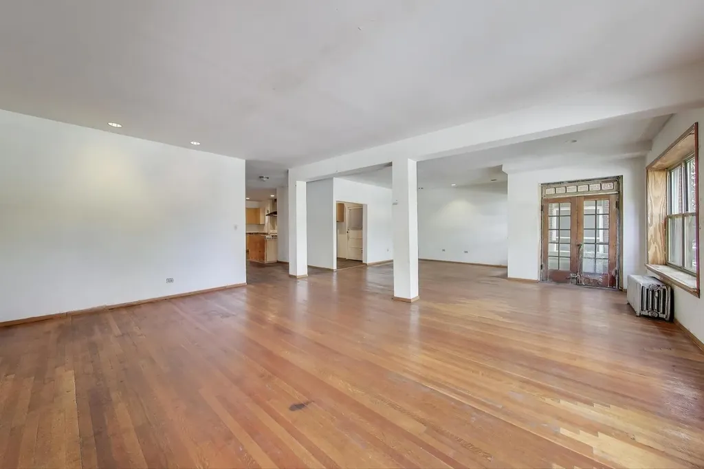 1059 East Hyde Park Boulevard Chicago IL 60615