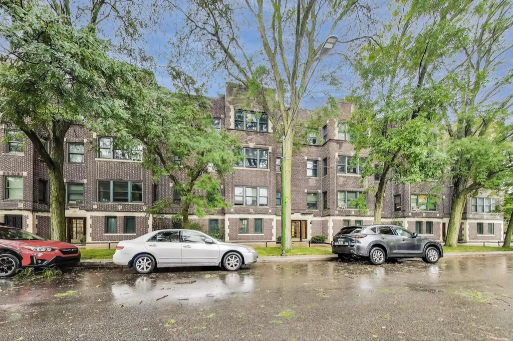 1308 East 56th Street Chicago IL 60637