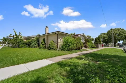 9740 Linn Avenue Schiller Park IL 60176