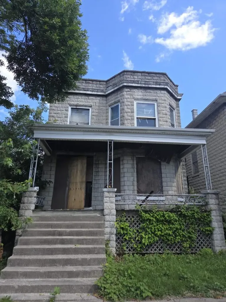 7137 South Carpenter Street Chicago IL 60621