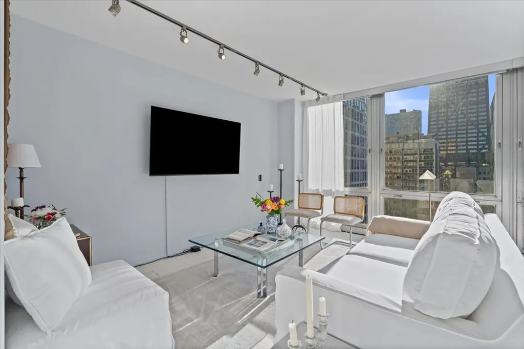 880 North Lake Shore Drive Chicago IL 60611