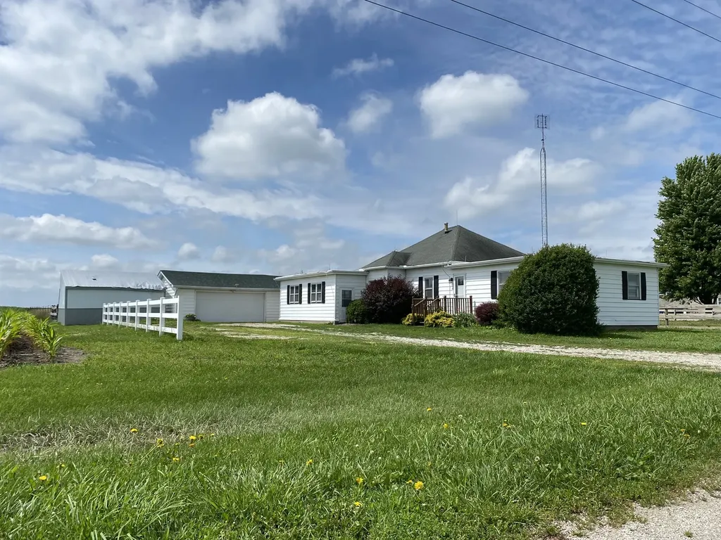 82 N 23rd Road Peru IL 61354