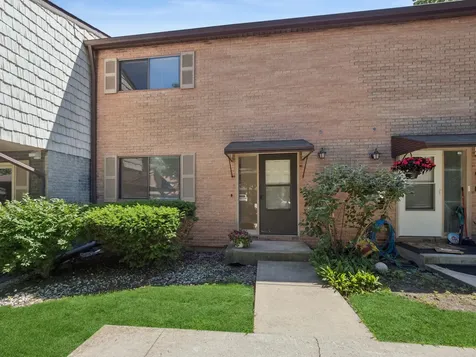 1631 Bow Trail Wheeling IL 60090