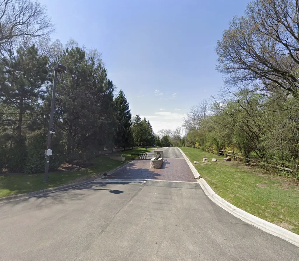 141 Breakenridge Farm Road Oak Brook IL 60523