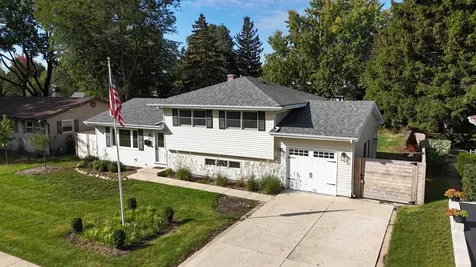 208 South River Road Fox River Grove IL 60021