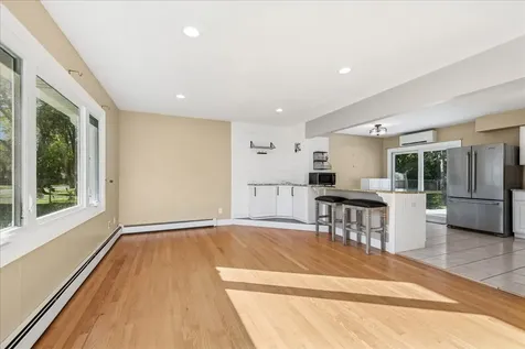 208 South River Road Fox River Grove IL 60021