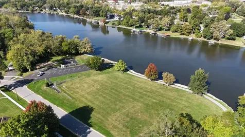208 South River Road Fox River Grove IL 60021