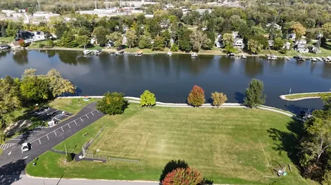 208 South River Road Fox River Grove IL 60021